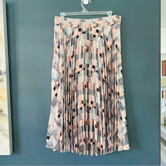 Club Monaco Dresses & Skirts - Club Monaco pleated jupe multi maxi skirt large new with tag